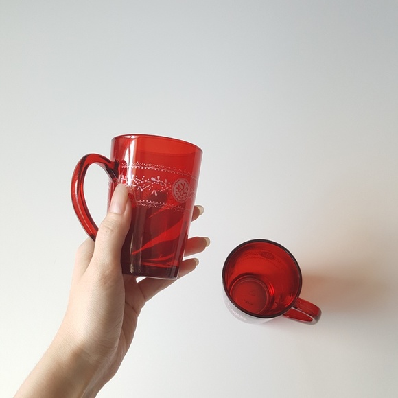 Yves Rocher Red Holiday Theme Cups - Picture 6 of 8